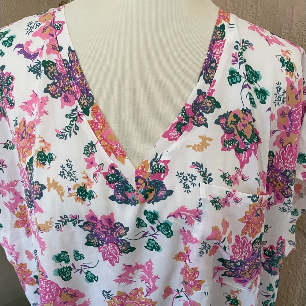 Plus Floral Top - Picture 6 of 8